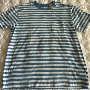 Gap T-shirt with Pocket. NWT. XL. Blue & White stripes
